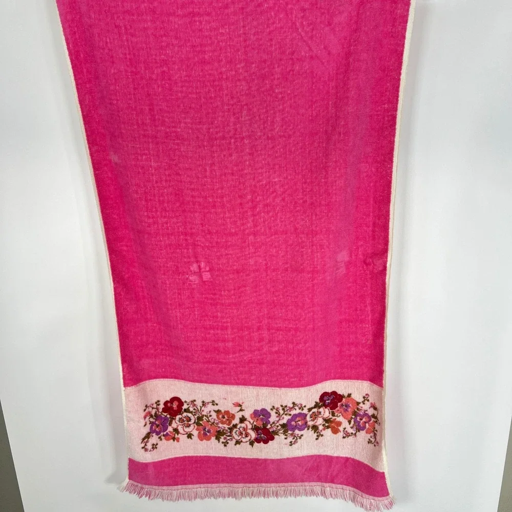 JC Penneys Vintage Hot Pink Floral Pansy Fringed Terry Cloth Bath Towel Retro